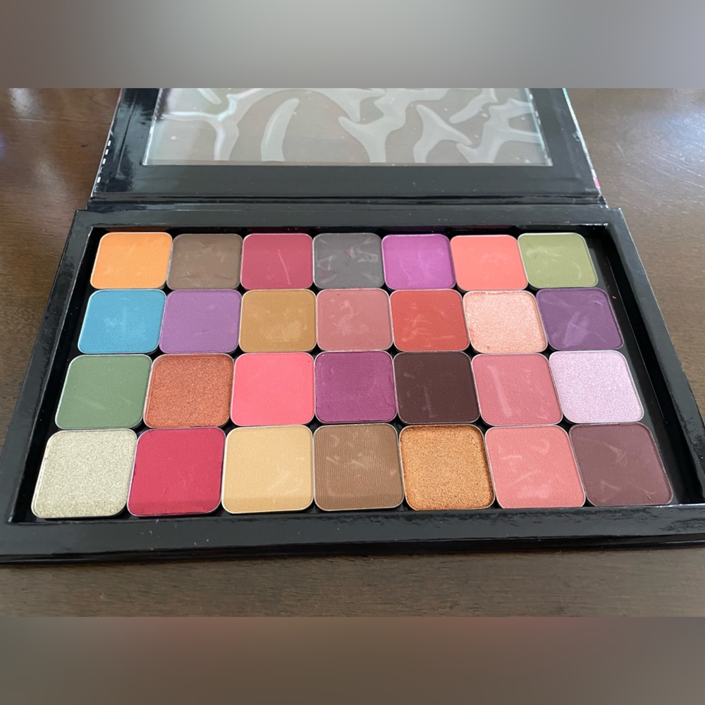 MAKEUP geek ( DISCONTINUED) eyeshadows palette